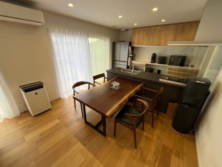 【居間・リビング】 | 呉市焼山泉ヶ丘二丁目　戸建 | 対面式キッチン　ご家族と会話を楽しみながらお料理ができますね