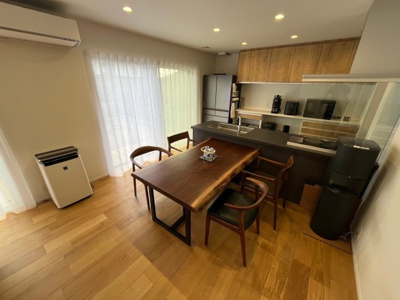 【居間・リビング】 | 呉市焼山泉ヶ丘二丁目　戸建 | 対面式キッチン　ご家族と会話を楽しみながらお料理ができますね