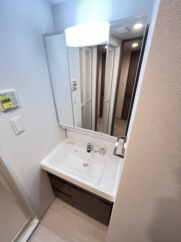 大阪市都島区中野町５丁目の賃貸マンションの洗面所