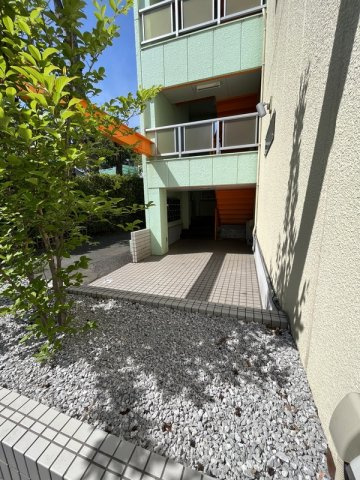 小平市小川町１丁目の賃貸マンションのエントランス