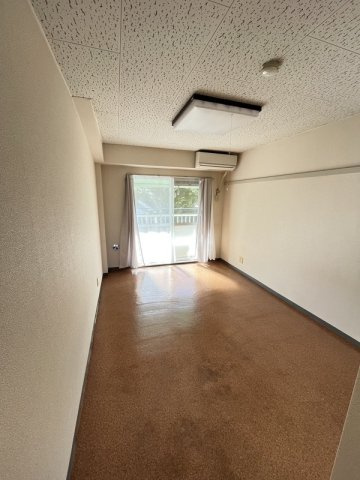 小平市小川町１丁目の賃貸マンションの居間・リビング