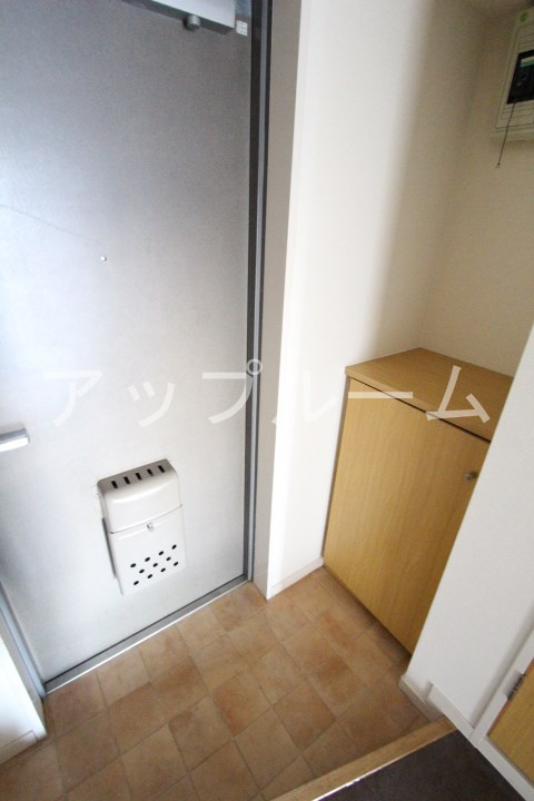 グローリ大島の玄関