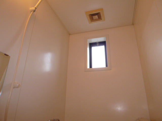 パークサイドハイツの浴室|窓