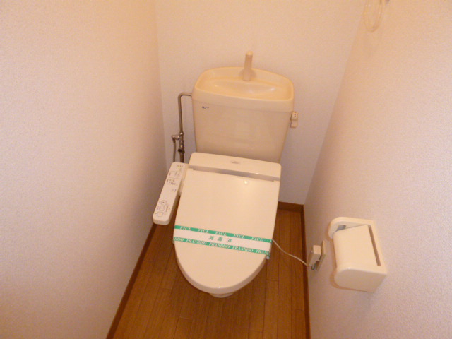 倉敷市菰池３丁目のアパートのトイレ|シャワー付きトイレ