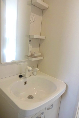 平野アパートの洗面所|広い洗面スペース