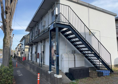 【外観】 | ハイツ葦 | 土地の前の道路に消火栓が設置されていることがあります。この場合、道路交通法第45条第1項により、駐車禁止の場所が指定されています。そのため、車庫などの駐車スペースをつくることができない場合があります。