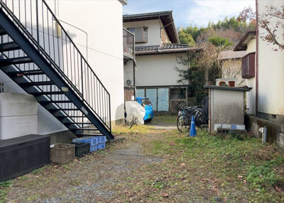 【外観】 | ハイツ葦 | 物件の詳細については、現地を見てわかること以外に、役所や法務局などで調べないとわからないことがあります。そのため、現地に行く場合は、もしこの物件を買ったらどのような生活ができるかをイメージしましょう。