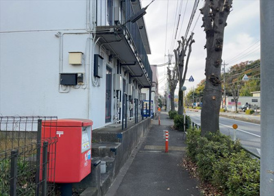 【外観】 | ハイツ葦 | 土地購入を検討されている場合、境界杭がない状態で購入してしまうと境界確定測量をする必要があり、費用がかかります。購入の前に、売主、隣土地所有者立ち合いのもと境界を確定し境界杭を設置するのがベストです。