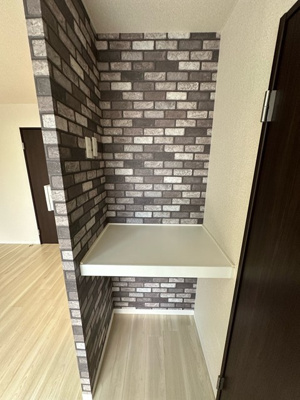 【収納】 | WINDMILL D/ウィンドミル | リビングダイニングキッチンにある棚です！写真や小物を飾ったり、ちょっとした作業スペースとして活用しても良いですね♪