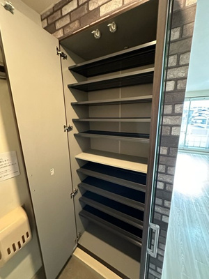 【玄関】 | WINDMILL D/ウィンドミル | シューズボックス付きで玄関すっきり片付きます！お客様もスムーズにお出迎えできますね♪