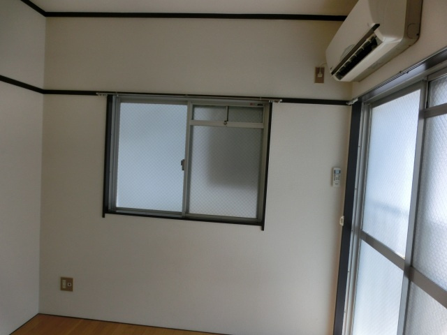 メゾン宇品の洋室|落ち着いた色調の洋室です