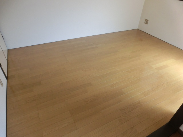 メゾン宇品の洋室|落ち着いた色調の洋室です