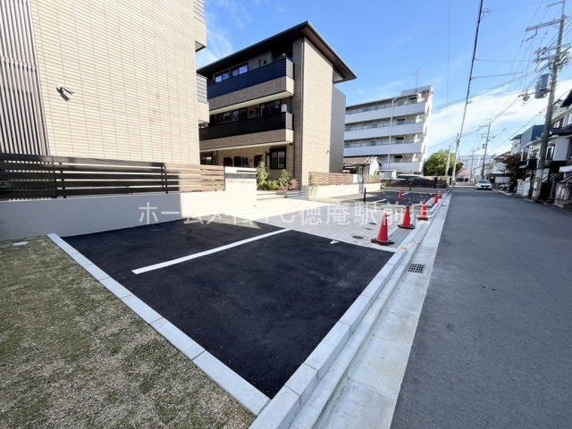 東大阪市南鴻池町１丁目のアパートの駐車場
