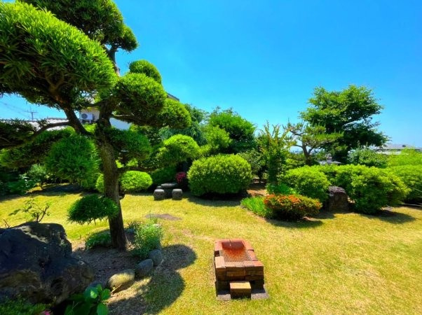 翠香園町　中古一戸建ての庭|広いお庭
■物件内覧・資金計画相談・住宅ローン相談、リフォーム相談、お問合せ受付中■
※当日・翌日のご内覧、ご相談はお電話でのお問合せがスムーズです！