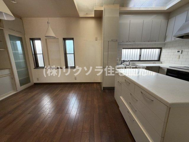 翠香園町　中古一戸建てのキッチン|LDK13.0帖
■物件内覧・資金計画相談・住宅ローン相談、リフォーム相談、お問合せ受付中■
※当日・翌日のご内覧、ご相談はお電話でのお問合せがスムーズです！