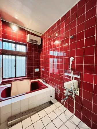 翠香園町　中古一戸建ての浴室|浴室　オートバス　浴室換気乾燥暖房機
■物件内覧・資金計画相談・住宅ローン相談、リフォーム相談、お問合せ受付中■
※当日・翌日のご内覧、ご相談はお電話でのお問合せがスムーズです！