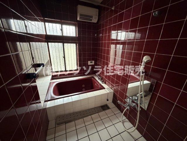 翠香園町　中古一戸建ての浴室|浴室乾燥機付き
■物件内覧・資金計画相談・住宅ローン相談、リフォーム相談、お問合せ受付中■
※当日・翌日のご内覧、ご相談はお電話でのお問合せがスムーズです！