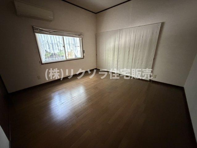 翠香園町　中古一戸建ての寝室|洋室10.0帖
■物件内覧・資金計画相談・住宅ローン相談、リフォーム相談、お問合せ受付中■
※当日・翌日のご内覧、ご相談はお電話でのお問合せがスムーズです！