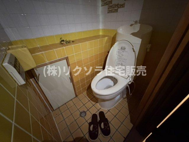 翠香園町　中古一戸建ての内装|トイレ二ケ所
■物件内覧・資金計画相談・住宅ローン相談、リフォーム相談、お問合せ受付中■
※当日・翌日のご内覧、ご相談はお電話でのお問合せがスムーズです！