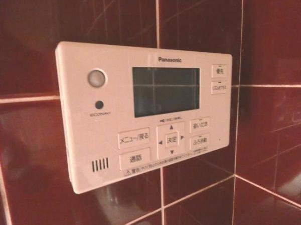 翠香園町　中古一戸建ての発電・温水設備|オートバス　追い焚き機能
■物件内覧・資金計画相談・住宅ローン相談、リフォーム相談、お問合せ受付中■
※当日・翌日のご内覧、ご相談はお電話でのお問合せがスムーズです！