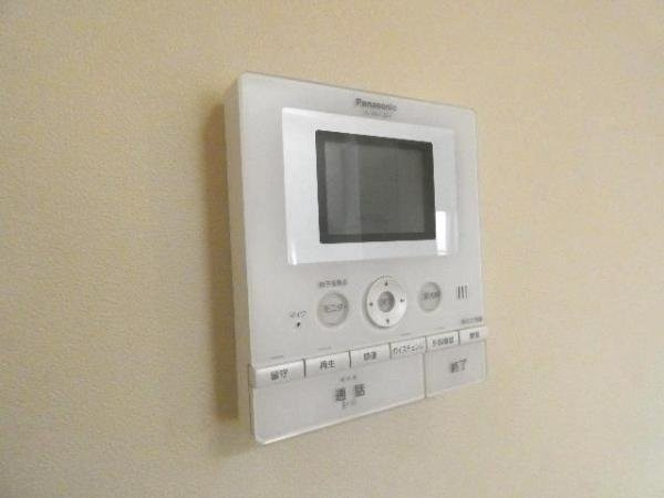 翠香園町　中古一戸建てのセキュリティ|テレビモニター付きインターフォン
■物件内覧・資金計画相談・住宅ローン相談、リフォーム相談、お問合せ受付中■
※当日・翌日のご内覧、ご相談はお電話でのお問合せがスムーズです！