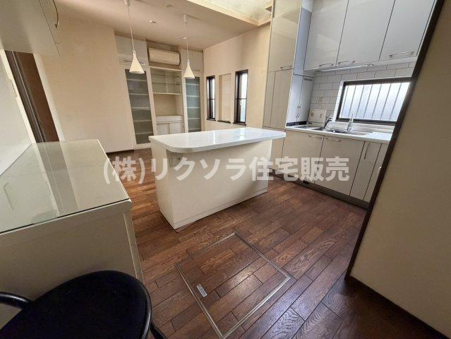 翠香園町　中古一戸建ての居間・リビング|LDK13.0帖
■物件内覧・資金計画相談・住宅ローン相談、リフォーム相談、お問合せ受付中■
※当日・翌日のご内覧、ご相談はお電話でのお問合せがスムーズです！