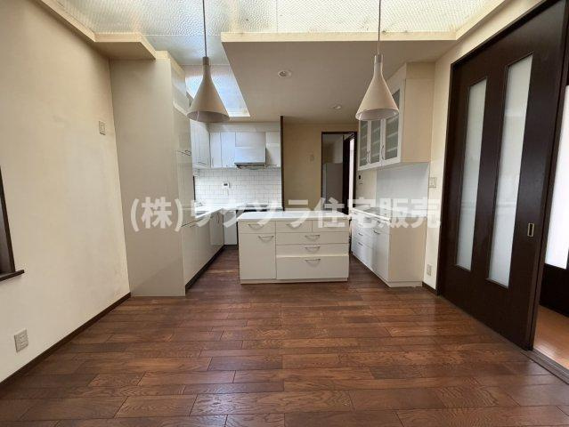 翠香園町　中古一戸建てのダイニング|LDK13.0帖
■物件内覧・資金計画相談・住宅ローン相談、リフォーム相談、お問合せ受付中■
※当日・翌日のご内覧、ご相談はお電話でのお問合せがスムーズです！