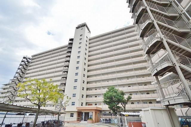 寝屋川サンハイツA棟の外観|新しい生活にいかがでしょうか？外観はお住まいの顔になります。こだわりたいポイントですね。水回りリフォームやリノベーションも承ってます。
■現地見学・資金計画相談・住宅ローン相談もお問合せ受付中■