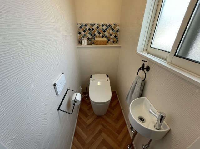 箕島町　戸建住宅のトイレ|1階のお手洗いです！タンクレストイレです！