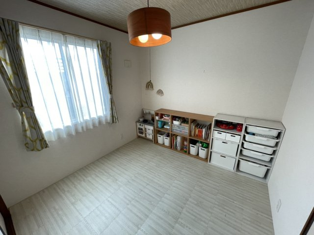箕島町　戸建住宅の和室|リビング横の和室です！
