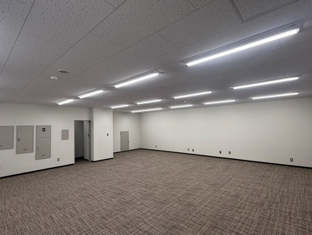白壁ビル【　1階路面店　】