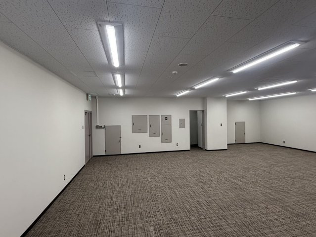 白壁ビル【　1階路面店　】