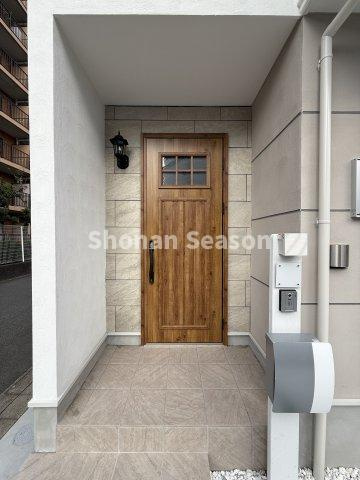 【玄関】 | 不在時でもお好きなタイミングで荷物が受取れる「宅配ＢＯＸ」
ネットショッピングの頻度高いお客様にも嬉しい設備です♪