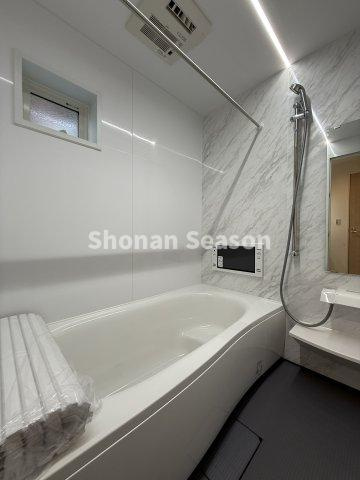 【浴室】 | 癒しのバスタイムも充実する「浴室ＴＶ」付き◎
浴室乾燥機・追い焚き機能も搭載されております♪