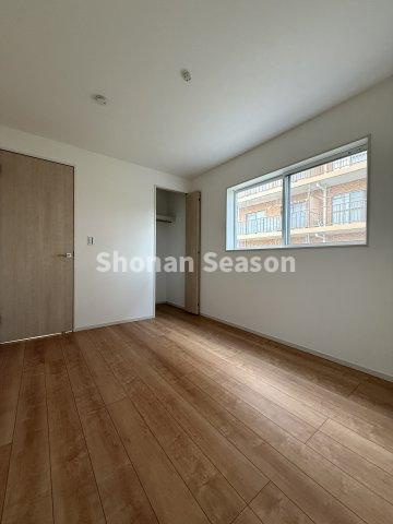 【洋室】 | 全室２面採光で風通り良く、心地良い風が吹抜ます♪