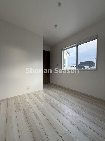 【洋室】 | スペース十分なプライベートルームは、２階に３部屋ございます♪