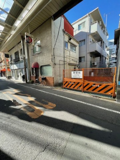 【前面道路含む現地写真】