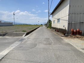 西条市禎瑞の売地の前面道路含む現地写真
