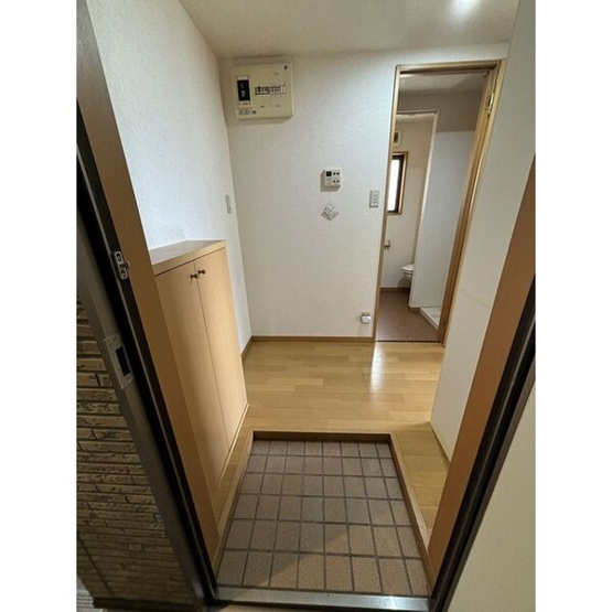 【玄関】 | ピュア箱崎東弐番館 | 別号室の写真になります。現況優先。