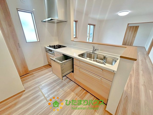 ワイウッドコート加須市馬内第１期　新築一戸建て　02のキッチン