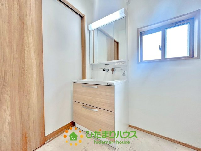 ワイウッドコート加須市馬内第１期　新築一戸建て　02の独立洗面台