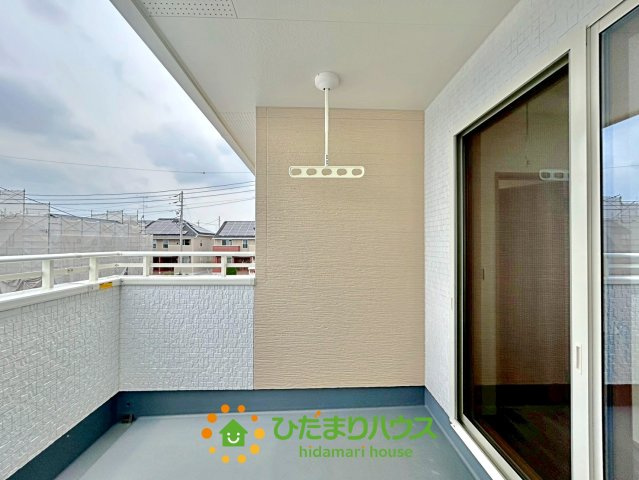 ワイウッドコート加須市馬内第１期　新築一戸建て　02のバルコニー