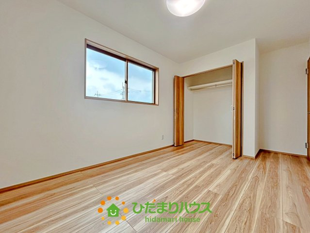 ワイウッドコート加須市馬内第１期　新築一戸建て　02の洋室