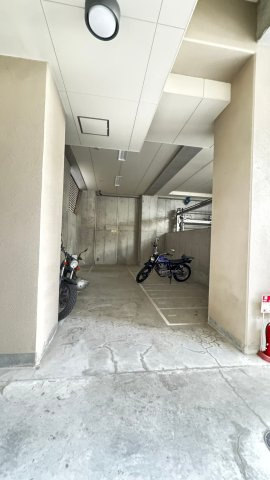 グルーブ甲陽園プレミアムの駐車場|バイク置場