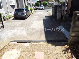 【前面道路含む現地写真】 | 北東側幅員4ｍの位置指定道路に3ｍ接道。