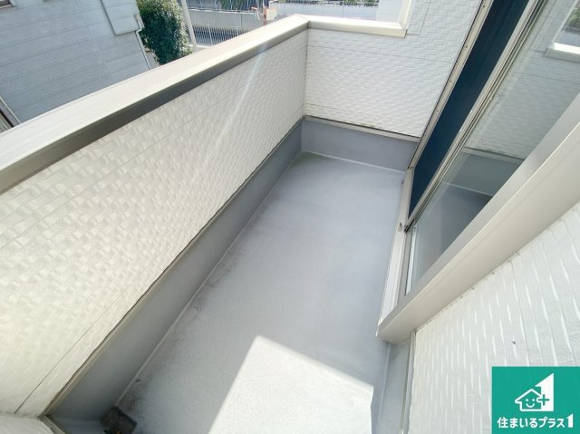 高石市羽衣　中古一戸建てのバルコニー|日当たりのよいバルコニー！お部屋が開放的に！