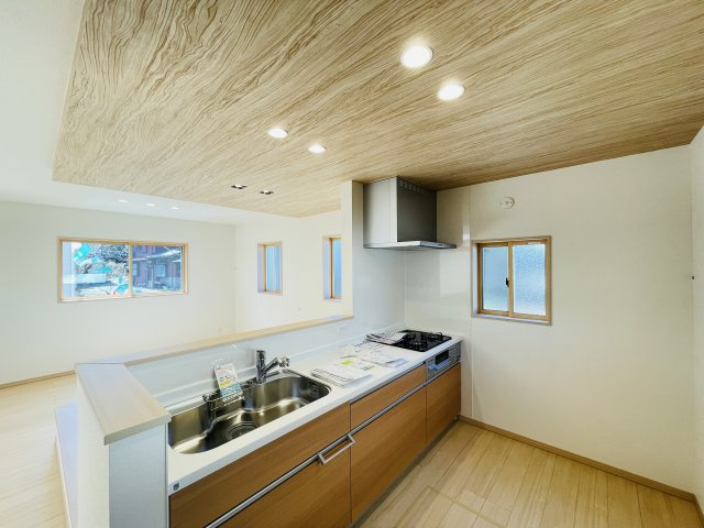 【キッチン】 | 深谷市荒川第１期　ワイウッドコート　新築戸建　全7区画　2号棟