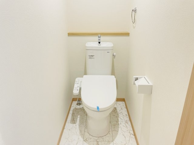 【トイレ】 | 深谷市荒川第１期　ワイウッドコート　新築戸建　全7区画　2号棟