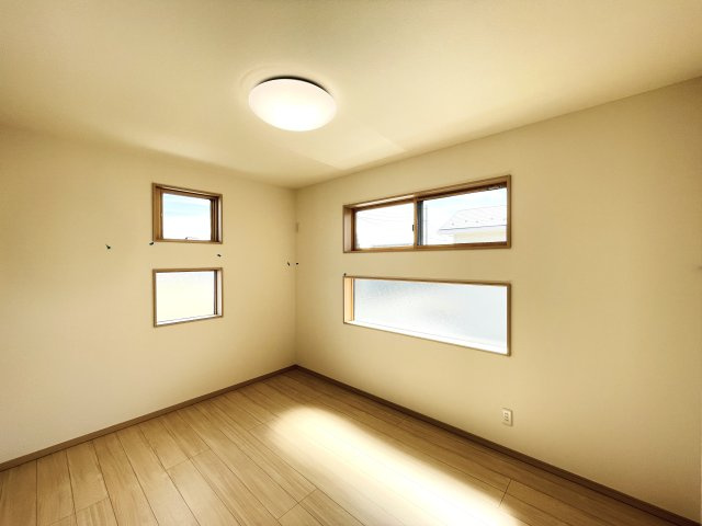 【洋室】 | 深谷市荒川第１期　ワイウッドコート　新築戸建　全7区画　2号棟