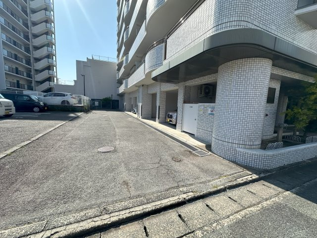 ライオンズマンション六ッ門西の駐車場